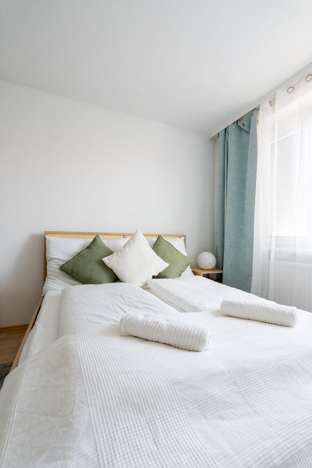 Two Bedrooms - 85 Squaremeters - 4 Min To U6 Dresdner Str Vienna Exterior photo